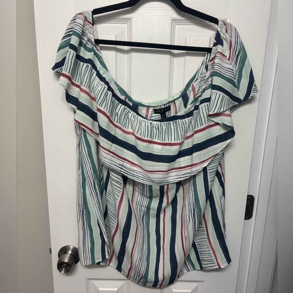 NWT Lane Bryant top SZ 26/28 in excellent condition